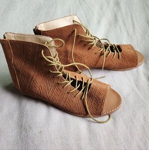 Kelsi Daggar Hendrix Cinnamon Gladiator Sandals